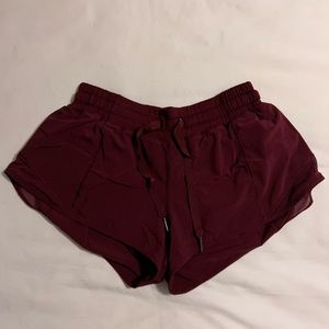 LULULEMON crimson hotty hot shorts